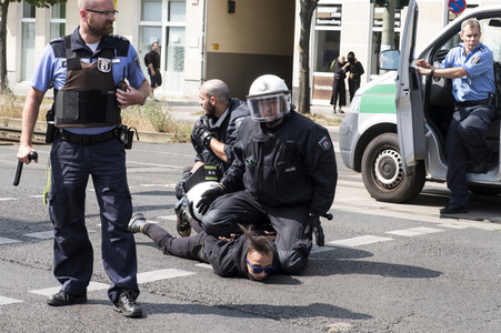 Neonazi-Aufmarsch und Gegendemonstration in Berlin