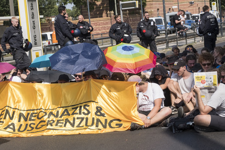Neonazi-Aufmarsch und Gegendemonstration in Berlin