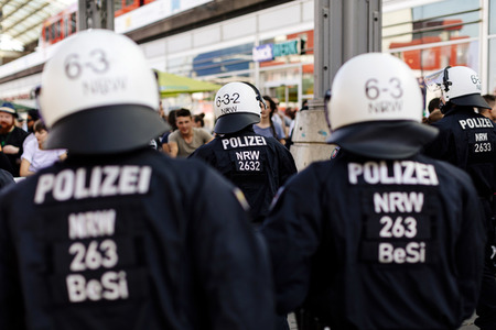 Symbolfoto Polizeihelme