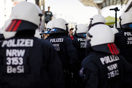 Symbolfoto Polizeihelme