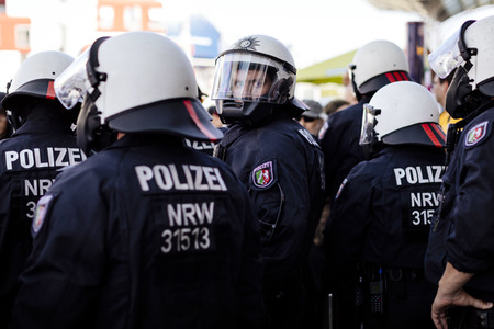 Symbolfoto Polizeihelme