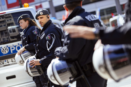 Symbolfoto Polizeikette
