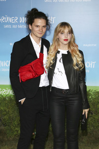 Filmpremiere 'Grüner wird's nicht, sagte der Gärtner und flog davon' in Berlin