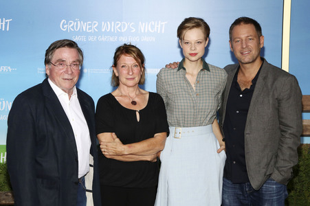 Filmpremiere 'Grüner wird's nicht, sagte der Gärtner und flog davon' in Berlin