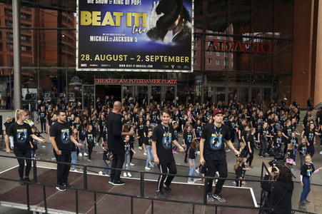 Weltrekordversuch 'Die größte Michael Jackson-Choreografie-Tanzstunde' in Berlin