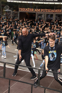 Weltrekordversuch 'Die größte Michael Jackson-Choreografie-Tanzstunde' in Berlin