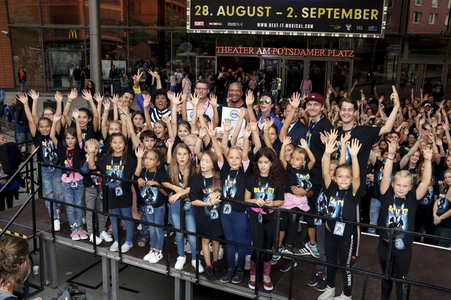 Weltrekordversuch 'Die größte Michael Jackson-Choreografie-Tanzstunde' in Berlin