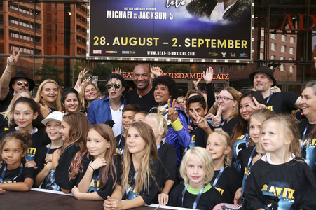 Weltrekordversuch 'Die größte Michael Jackson-Choreografie-Tanzstunde' in Berlin
