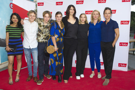 Filmpremiere 'Alles Isy' in Berlin