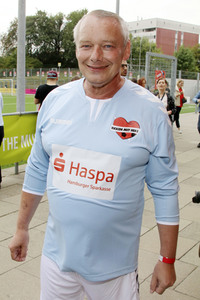 Benefiz-Fußballspiel 'Kicken mit Herz' 2018 in Hamburg