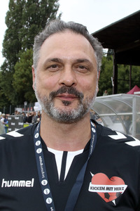 Benefiz-Fußballspiel 'Kicken mit Herz' 2018 in Hamburg