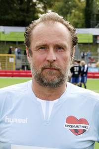 Benefiz-Fußballspiel 'Kicken mit Herz' 2018 in Hamburg