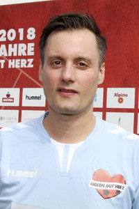 Benefiz-Fußballspiel 'Kicken mit Herz' 2018 in Hamburg