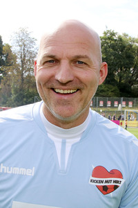 Benefiz-Fußballspiel 'Kicken mit Herz' 2018 in Hamburg