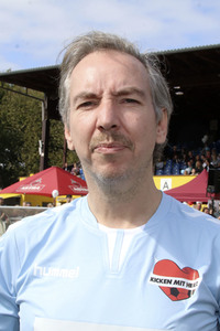 Benefiz-Fußballspiel 'Kicken mit Herz' 2018 in Hamburg