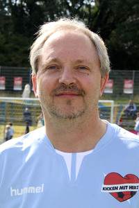 Benefiz-Fußballspiel 'Kicken mit Herz' 2018 in Hamburg