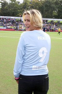 Benefiz-Fußballspiel 'Kicken mit Herz' 2018 in Hamburg