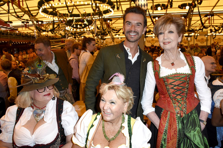 Im Schottenhamel Festzelt bei der Eröffnung vom Oktoberfest 2018 in München