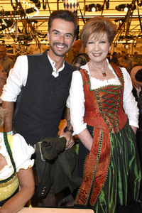Im Schottenhamel Festzelt bei der Eröffnung vom Oktoberfest 2018 in München