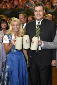 Im Schottenhamel Festzelt bei der Eröffnung vom Oktoberfest 2018 in München