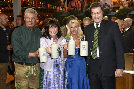 Im Schottenhamel Festzelt bei der Eröffnung vom Oktoberfest 2018 in München