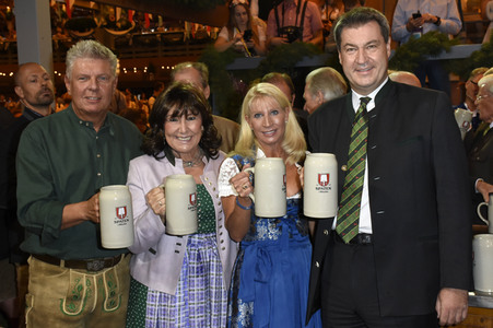 Im Schottenhamel Festzelt bei der Eröffnung vom Oktoberfest 2018 in München