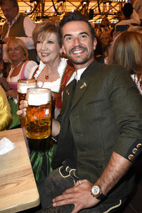Im Schottenhamel Festzelt bei der Eröffnung vom Oktoberfest 2018 in München
