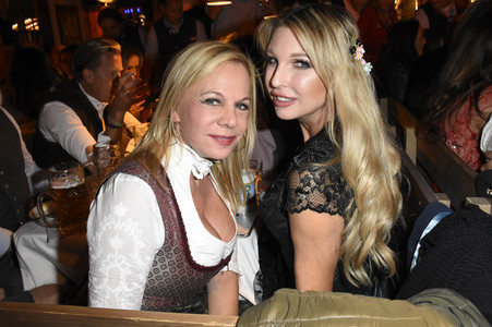 In Käfers Wiesn-Schänke bei der Eröffnung vom Oktoberfest 2018 in München