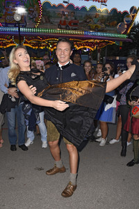 Almauftrieb in Käfers Wiesn-Schänke auf dem Oktoberfest 2018 in München