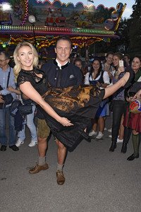 Almauftrieb in Käfers Wiesn-Schänke auf dem Oktoberfest 2018 in München