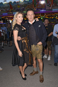 Almauftrieb in Käfers Wiesn-Schänke auf dem Oktoberfest 2018 in München