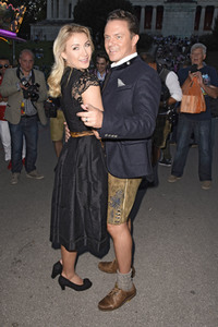 Almauftrieb in Käfers Wiesn-Schänke auf dem Oktoberfest 2018 in München