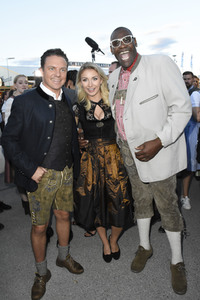 Almauftrieb in Käfers Wiesn-Schänke auf dem Oktoberfest 2018 in München