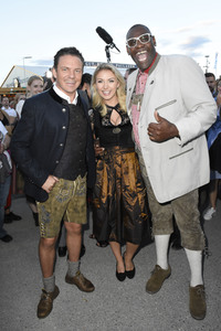 Almauftrieb in Käfers Wiesn-Schänke auf dem Oktoberfest 2018 in München