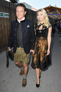 Almauftrieb in Käfers Wiesn-Schänke auf dem Oktoberfest 2018 in München