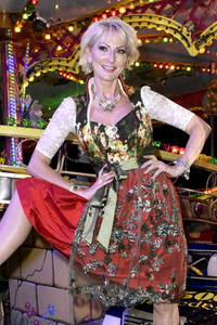 Almauftrieb in Käfers Wiesn-Schänke auf dem Oktoberfest 2018 in München
