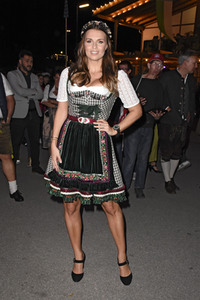 Almauftrieb in Käfers Wiesn-Schänke auf dem Oktoberfest 2018 in München