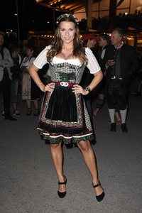 Almauftrieb in Käfers Wiesn-Schänke auf dem Oktoberfest 2018 in München