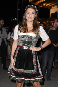 Almauftrieb in Käfers Wiesn-Schänke auf dem Oktoberfest 2018 in München