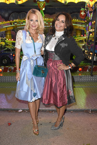 Almauftrieb in Käfers Wiesn-Schänke auf dem Oktoberfest 2018 in München