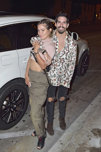 Prominente besuchen das Restaurant Catch LA in West Hollywood