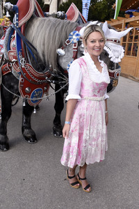 Regine Sixt Damenwiesn im Schützen Festzelt beim Oktoberfest 2018 in München