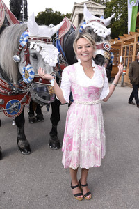 Regine Sixt Damenwiesn im Schützen Festzelt beim Oktoberfest 2018 in München