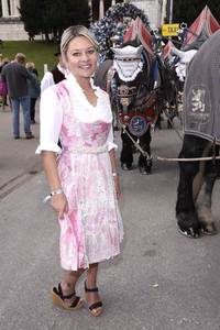 Regine Sixt Damenwiesn im Schützen Festzelt beim Oktoberfest 2018 in München
