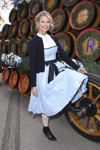 Regine Sixt Damenwiesn im Schützen Festzelt beim Oktoberfest 2018 in München