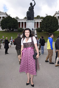 Regine Sixt Damenwiesn im Schützen Festzelt beim Oktoberfest 2018 in München