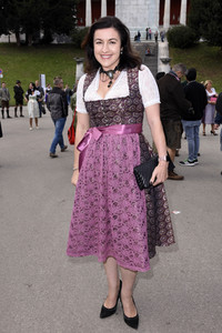 Regine Sixt Damenwiesn im Schützen Festzelt beim Oktoberfest 2018 in München