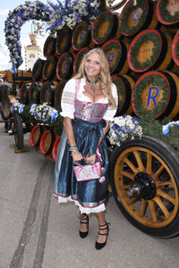 Regine Sixt Damenwiesn im Schützen Festzelt beim Oktoberfest 2018 in München