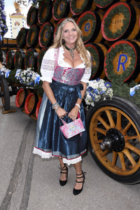Regine Sixt Damenwiesn im Schützen Festzelt beim Oktoberfest 2018 in München