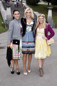 Regine Sixt Damenwiesn im Schützen Festzelt beim Oktoberfest 2018 in München